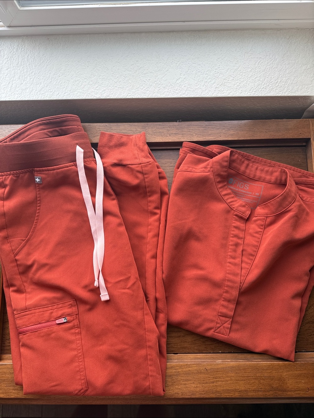 FIGS Auburn XS Women’s Scrub Set Rafaela and Zamora Joggers